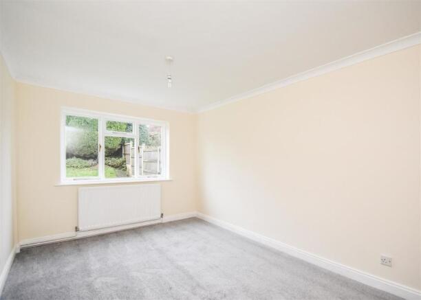 7 Reynolds Close - Bedroom 1.jpg