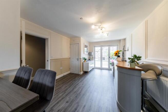 25 Curzon Avenue-005.JPG