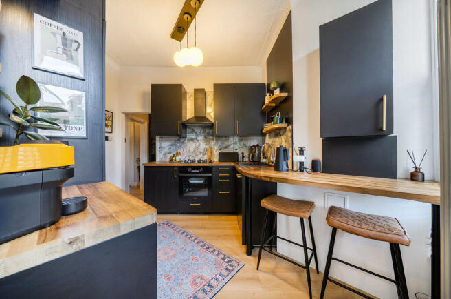 Kitchen breakfast bar
