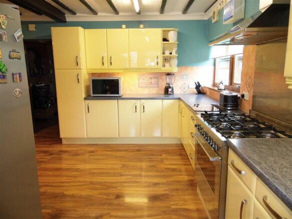 KITCHEN/BREAKFAST RO