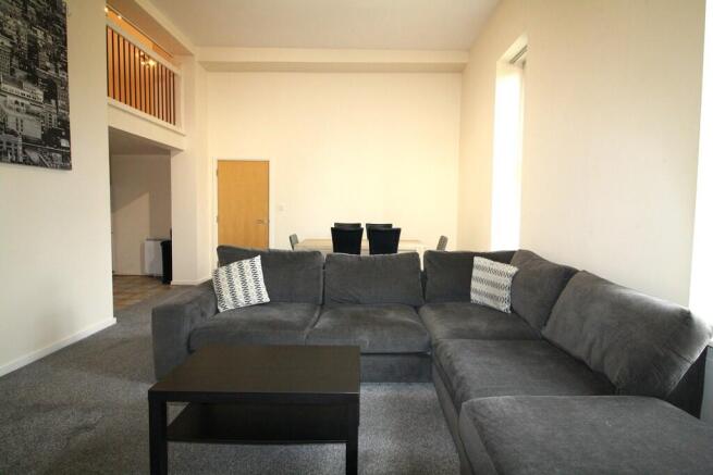 2 bed Apartment to rent Image 4