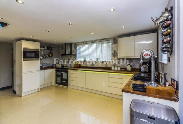Kitchen image 3
