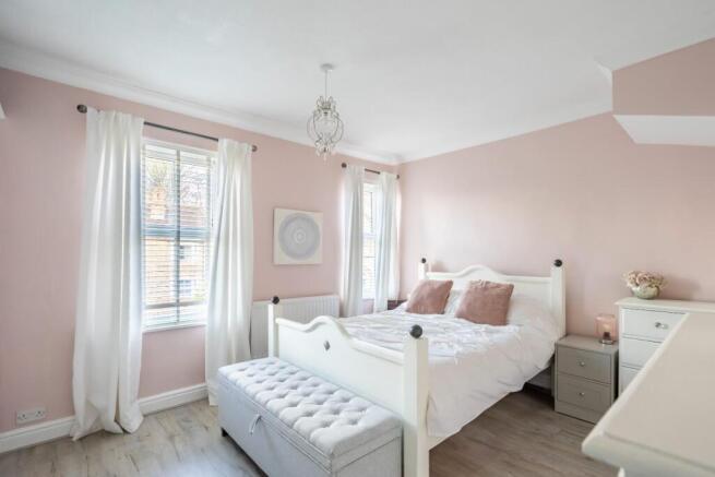 3 bed Terraced for sale Image 12