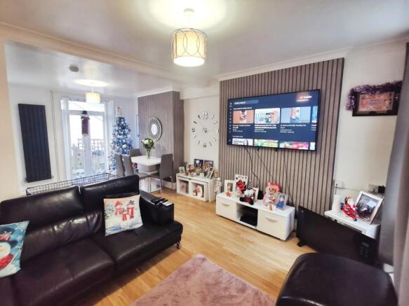 a2fd5c3f-Living 20Ro