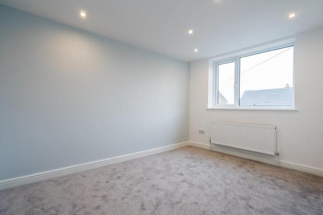3 bed Terraced to rent Image 5