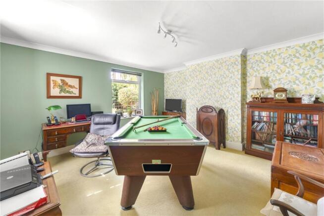 5 bed Detached for sale Image 9