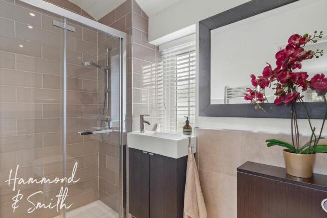 Family Bathroom 1