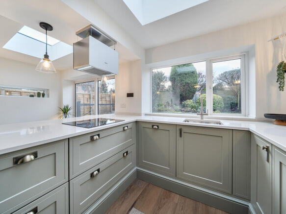 4 bed Detached for sale Image 10