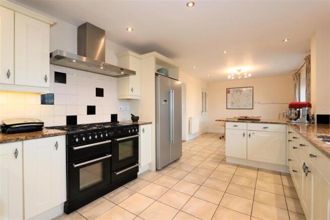 KITCHEN / DINER