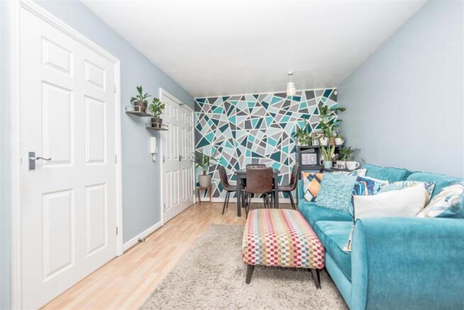 2 bed Flat for sale Image 7