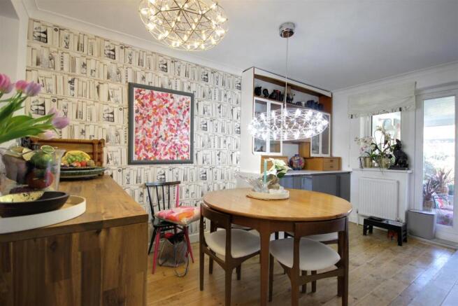2 bed Semi-Detached Bungalow for sale Image 9