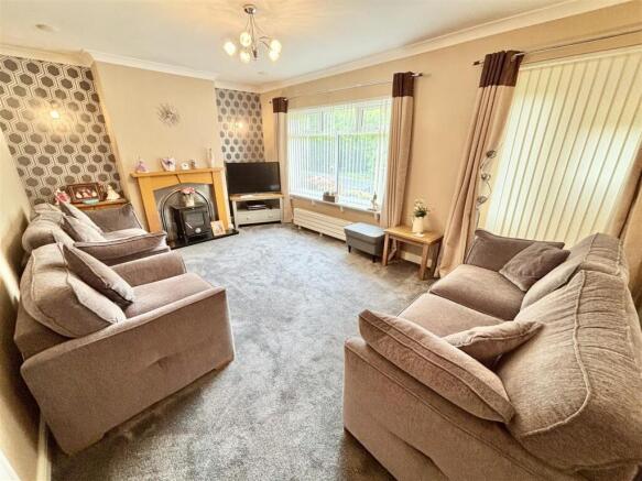 4 bed Detached Bungalow for sale Image 7
