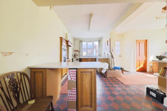 6 bed Detached for sale Image 6