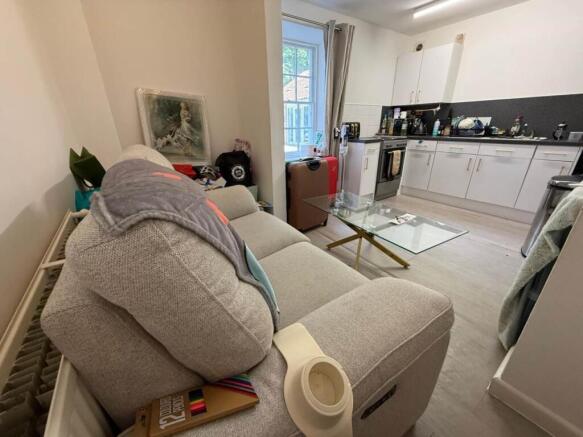 KITCHEN/LOUNGE