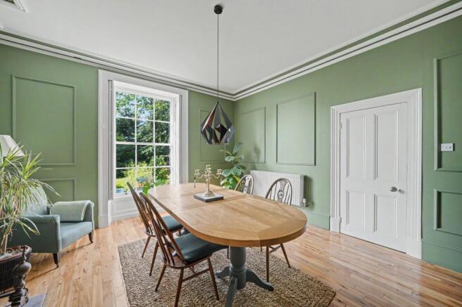 5 bed Detached for sale Image 11