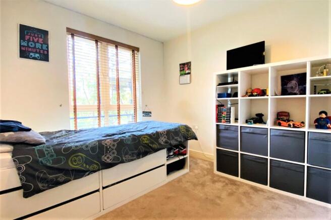 Tillers Close, Staines-upon-Thames, Surrey, TW18 photo 4