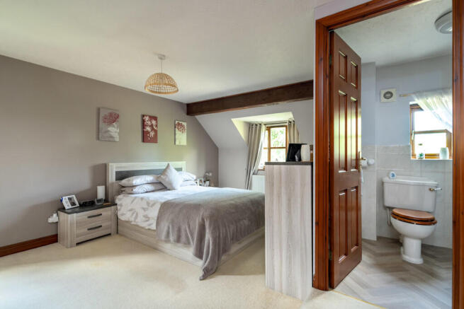 4 bed Detached for sale Image 10