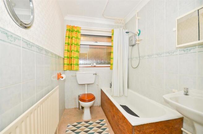 Bathroom.JPG
