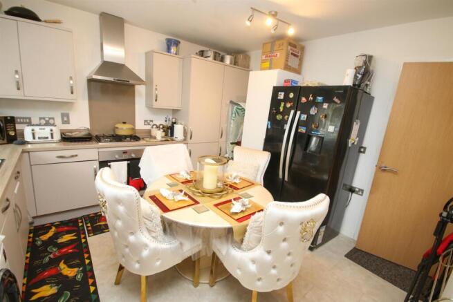 Enfield Close, Eccles photo 4