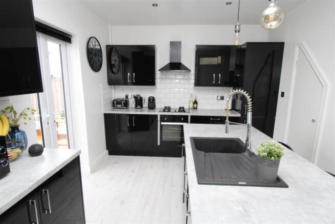 2 bed Semi-Detached for sale Image 7