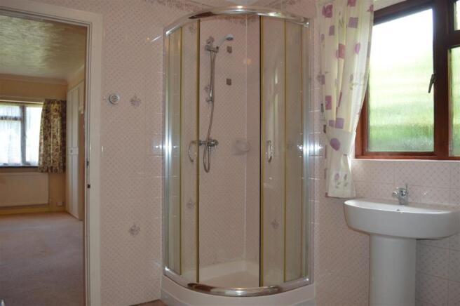 EN SUITE BATHROOM