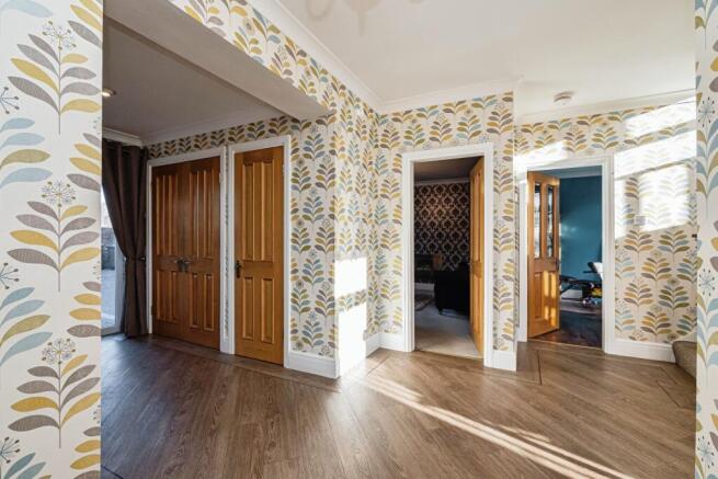 7 bed Semi-Detached for sale Image 5