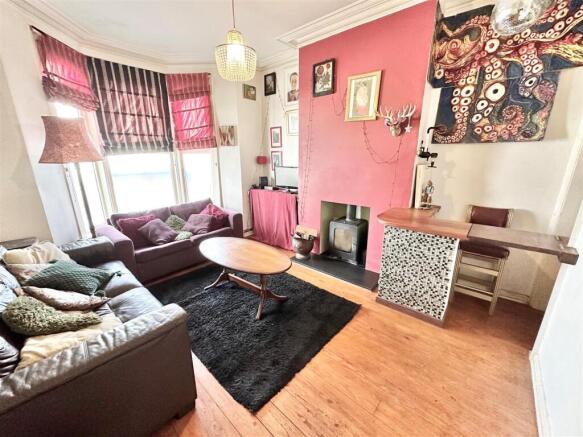 LIVING ROOM.jpg