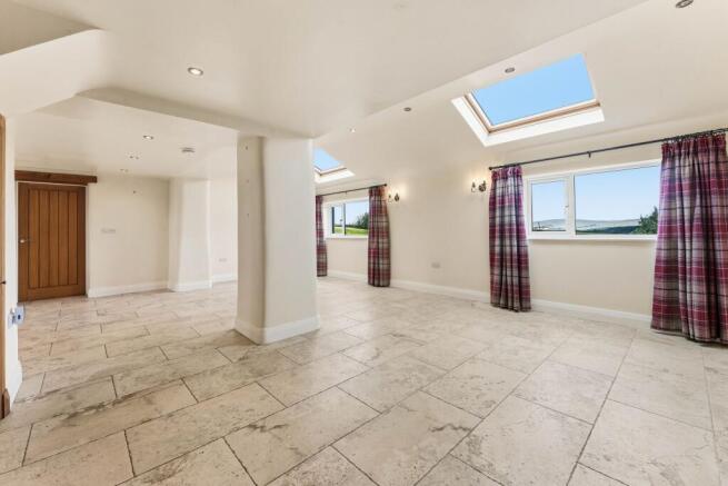 8 bed Detached for sale Image 11