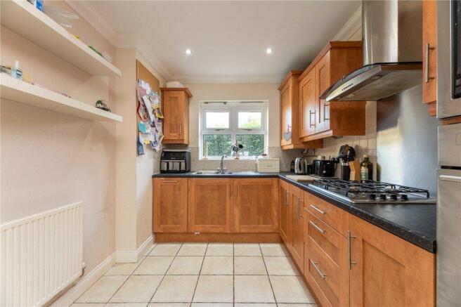 5 bed Town House for sale Image 8