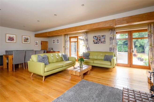 5 bed Detached for sale Image 11