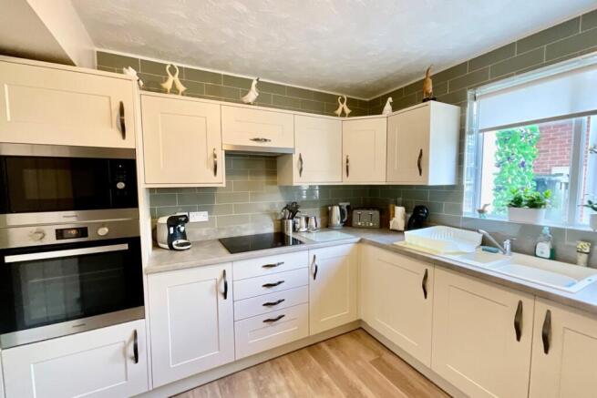 2 bed Flat for sale Image 6