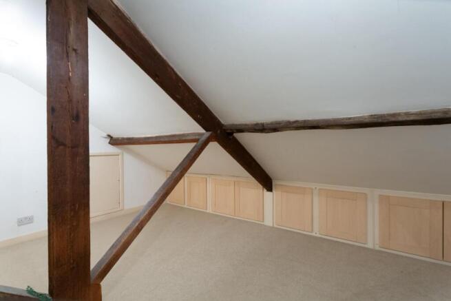 5 bed House for sale Image 11