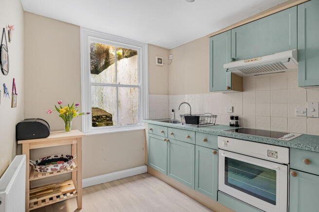 4 Kitchen.JPG