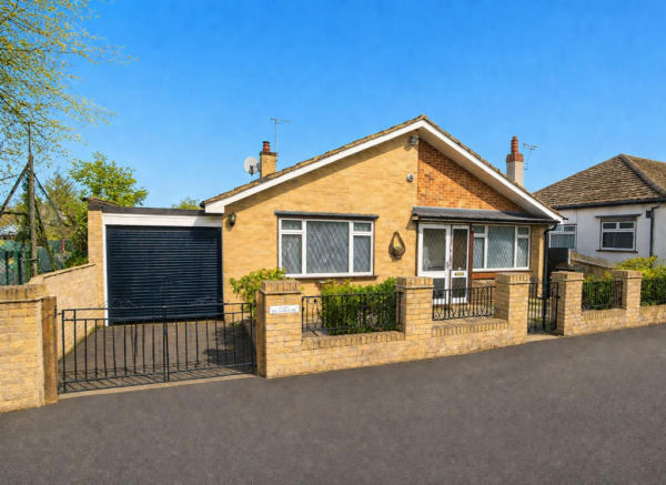 3-bed detached on Medland Close, Wallington, £550,000