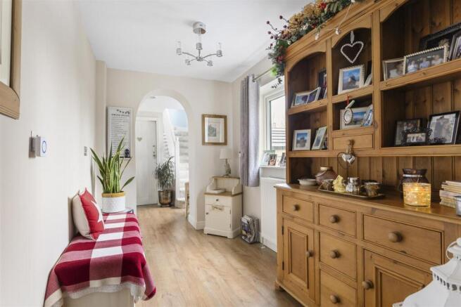 4 bed Semi-Detached for sale Image 7