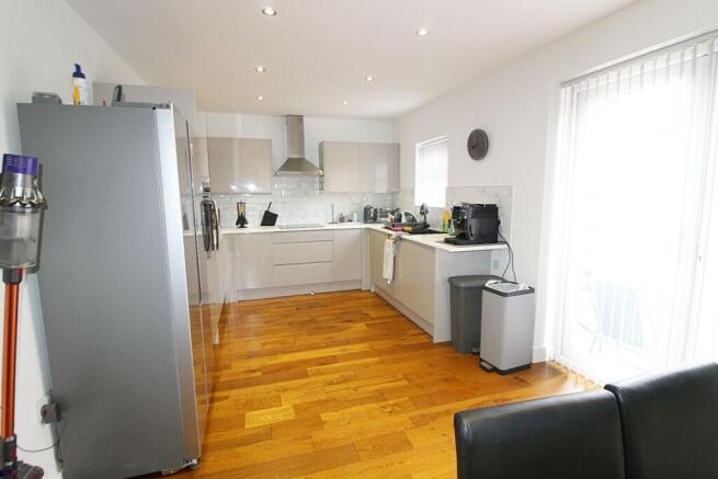 3 bed Semi-Detached for sale Image 9
