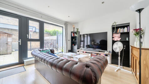 Parade Gardens, Walthamstow, E4 8DF