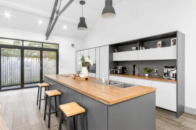 OPEN-PLAN LIVING DINING KITCHEN