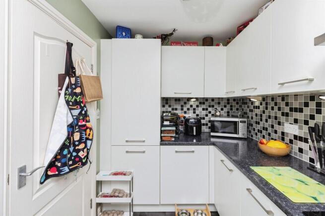 2 bed Flat for sale Image 8