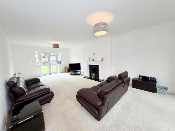 6 bed Detached for sale Image 6