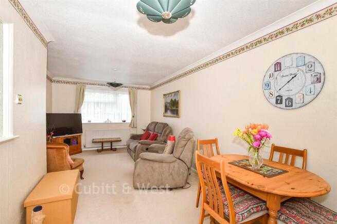 Lounge/ Dining Room