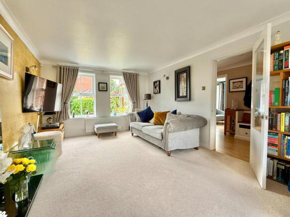 5 bed Detached for sale Image 8