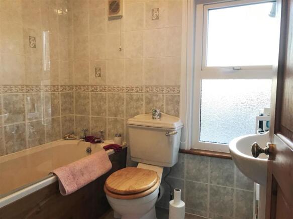 Bathroom.JPG