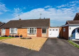 16, Blakeley Heath Drive, Wombourne WV5 0HW