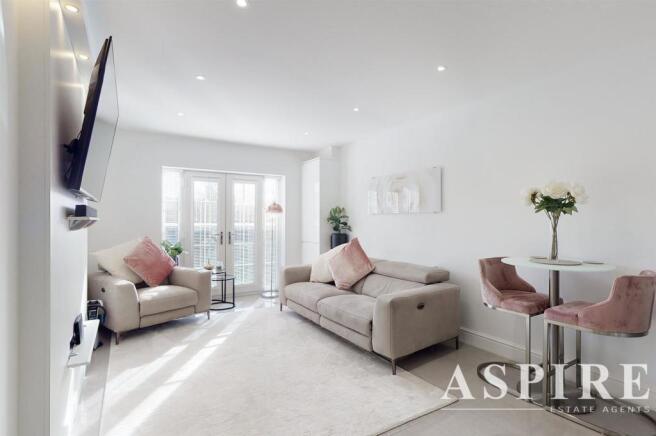 Aspire Estate Agents Benfleet 3.jpg