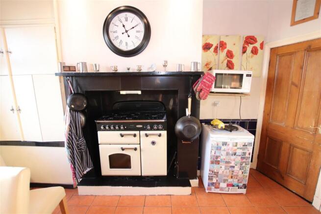 FITTED KITCHEN / BREAKFAST ROOM