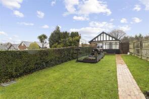 100 Benveniste, London Road, Hailsham BN27 3AL