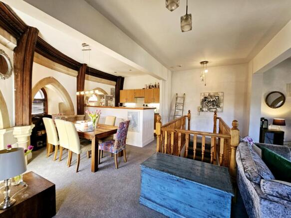 2 bed Flat for sale Image 4