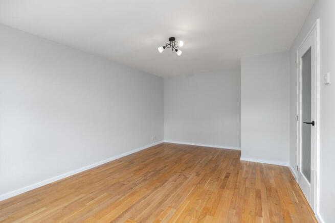 3 bed Semi-Detached to rent Image 5