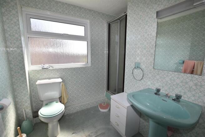 FIRST FLOOR SHOWER ROOM/WC